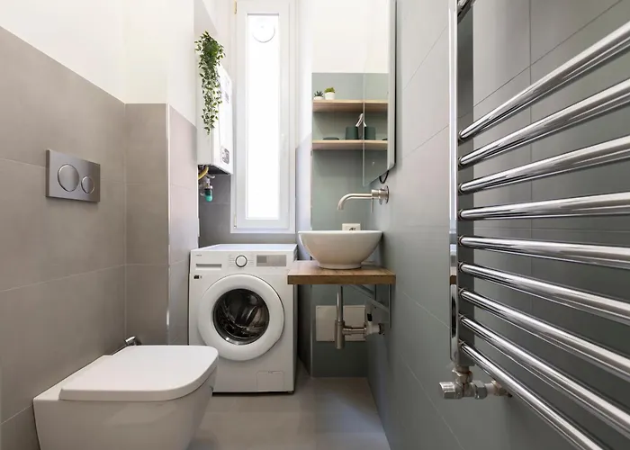 The Rent - Sunny Three-bedroom Near Ottaviano Metro Stop Appartement