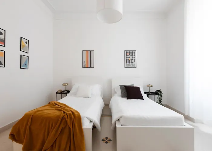 Appartement The Rent - Sunny Three-bedroom Near Ottaviano Metro Stop
