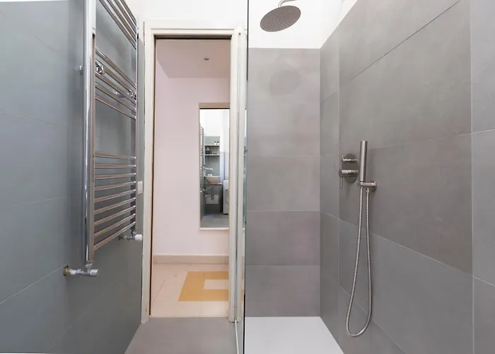 Appartement The Rent - Sunny Three-bedroom Near Ottaviano Metro Stop *