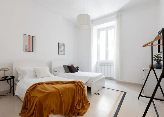 The Rent - Sunny Three-bedroom Near Ottaviano Metro Stop