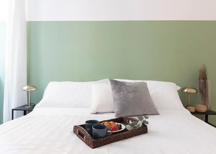 The Rent - Sunny Three-bedroom Near Ottaviano Metro Stop Appartement *