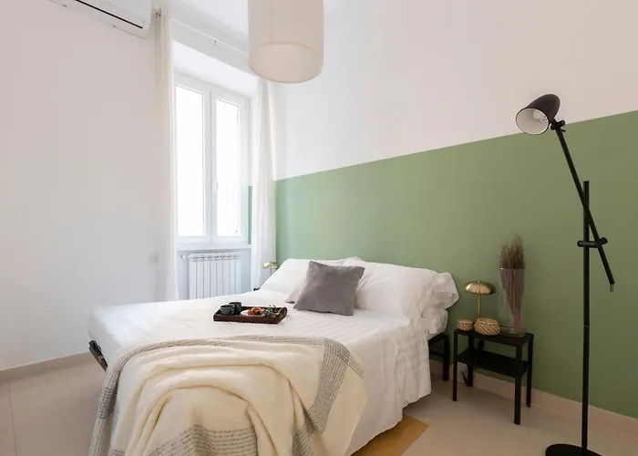 The Rent - Sunny Three-bedroom Near Ottaviano Metro Stop