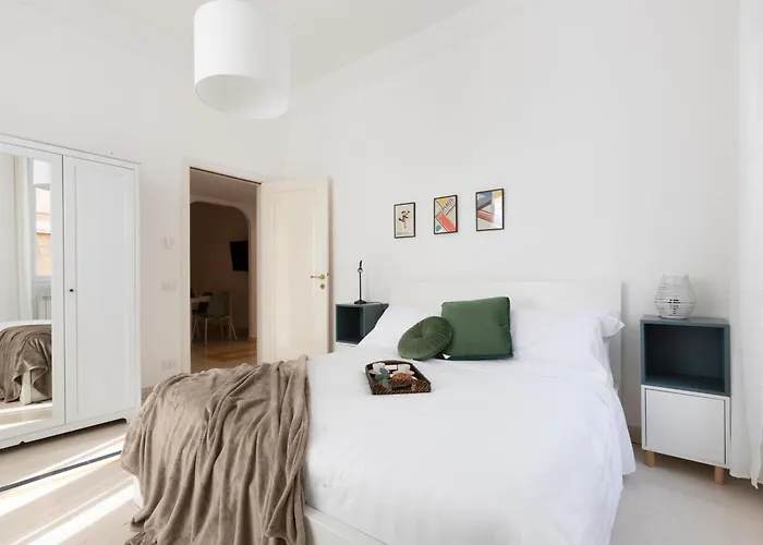 The Rent - Sunny Three-bedroom Near Ottaviano Metro Stop Appartement *