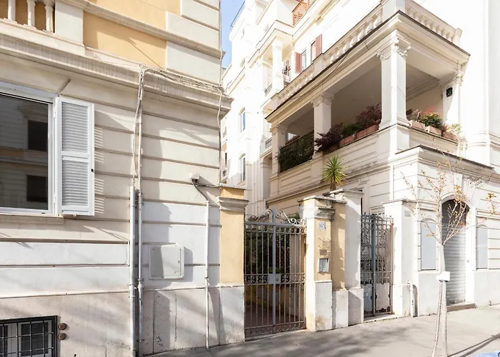 The Rent - Sunny Three-bedroom Near Ottaviano Metro Stop Appartement Rome