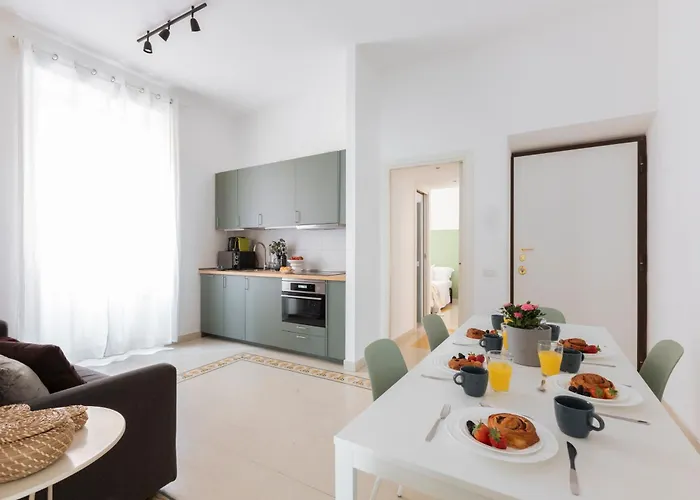 Appartement The Rent - Sunny Three-bedroom Near Ottaviano Metro Stop