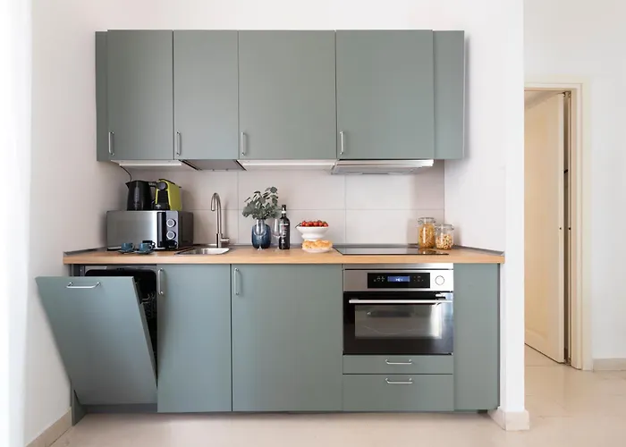 Appartement The Rent - Sunny Three-bedroom Near Ottaviano Metro Stop *