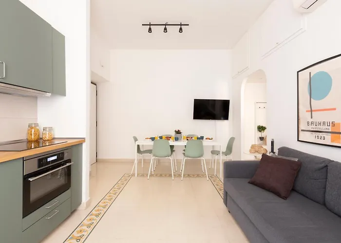 The Rent - Sunny Three-bedroom Near Ottaviano Metro Stop * Rome