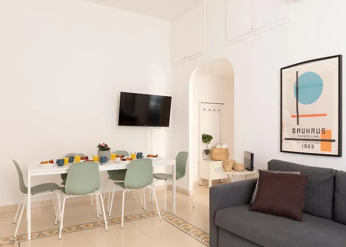 Appartement The Rent - Sunny Three-bedroom Near Ottaviano Metro Stop *